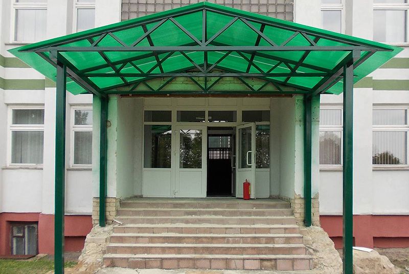 Двухскатные навесы из поликарбоната